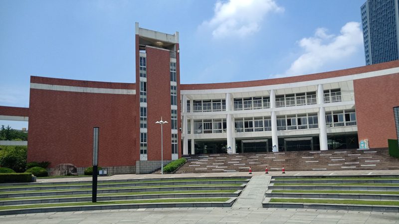 固态继电器和电磁继电器：揭秘两者间的本质区别